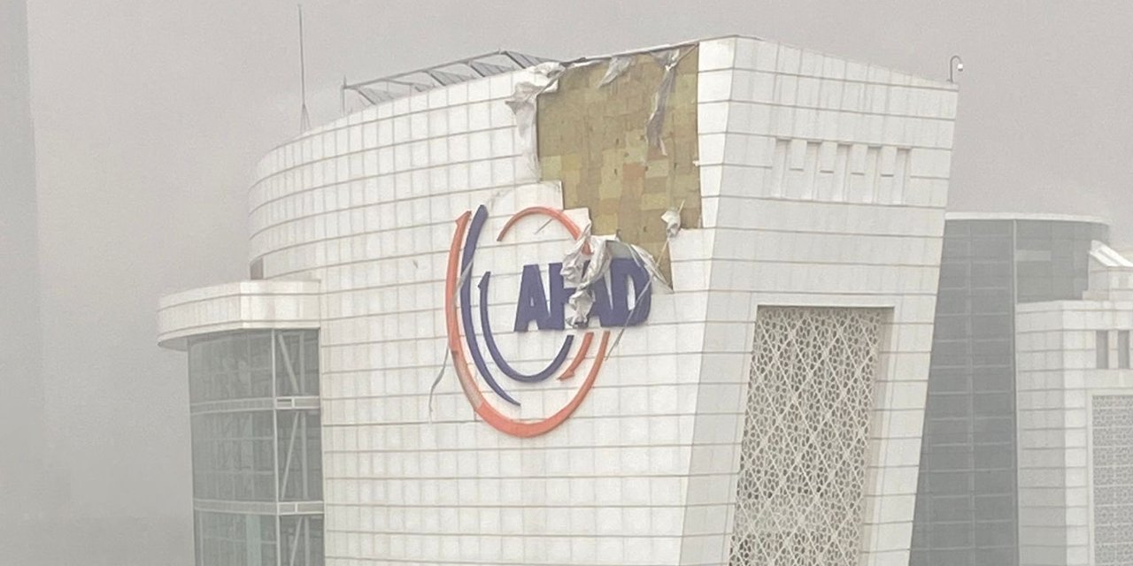 Ankara'daki fırtınada AFAD binası da hasar gördü