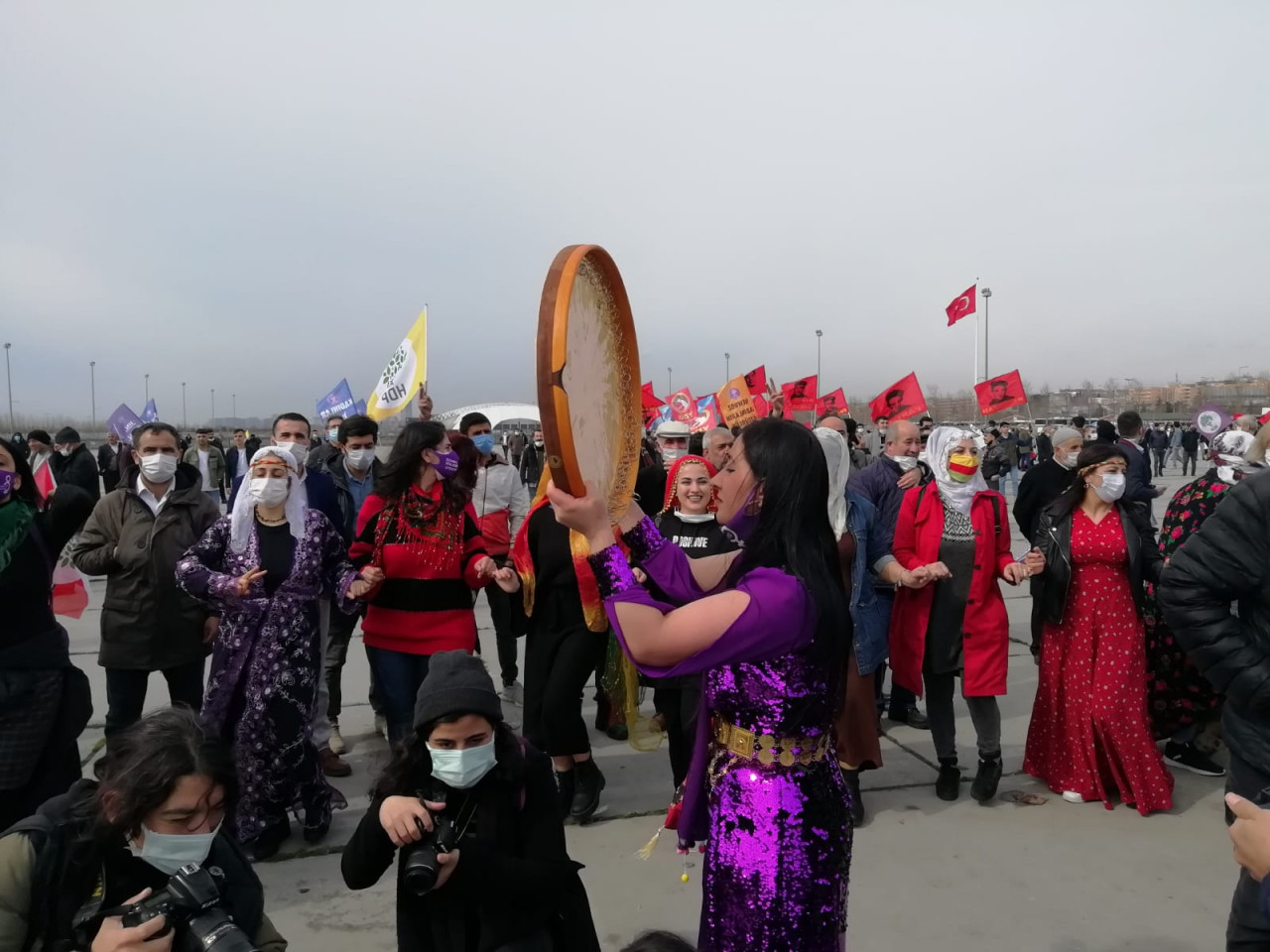 Newroz kutlamasında konuşan Pervin Buldan: "Onların kapatma davası varsa bizlerin de adalet ve demokrasi davamız vardır"