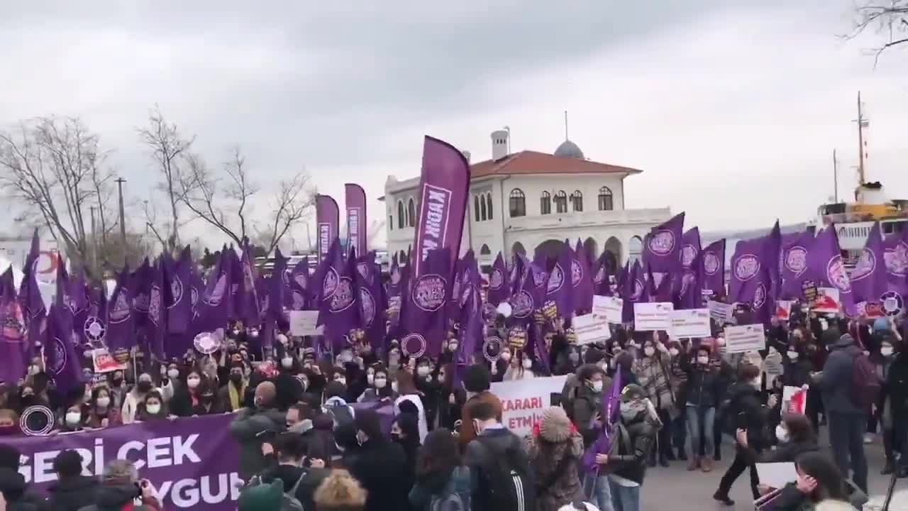 Kadınlardan İstanbul Sözleşmesi isyanı: Kararı geri çek, sözleşmeyi uygula