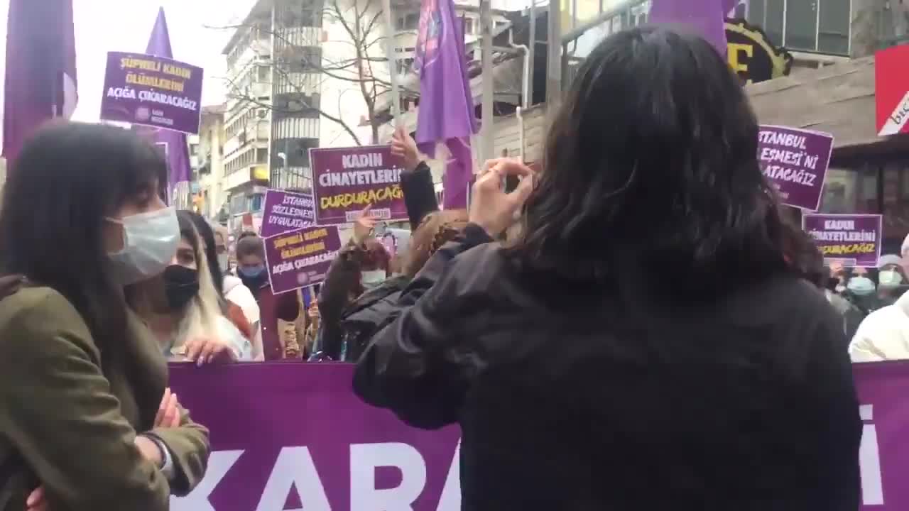 Kadınlar tüm Türkiye'de "İstanbul Sözleşmesi kararını geri çek" sloganıyla eylemdeydi