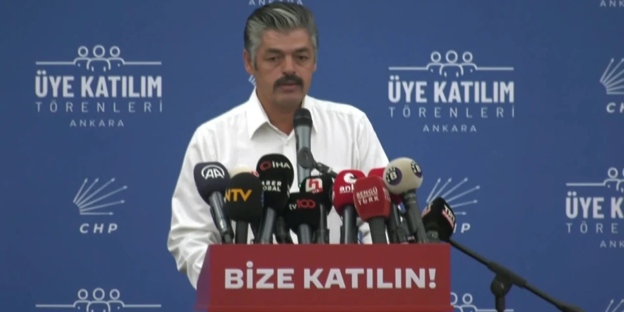 Kılıçdaroğlu'nun yanında MHP kartını yırtıp CHP'ye üye oldu