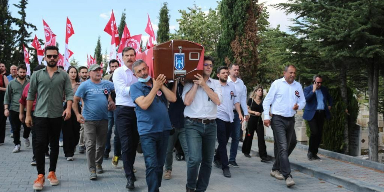 Metin Çulhaoğlu, Ankara'da son yolculuğuna uğurlandı: 'İddialı mütevazılık diye bir kavramı hayatımıza yerleştirdi'