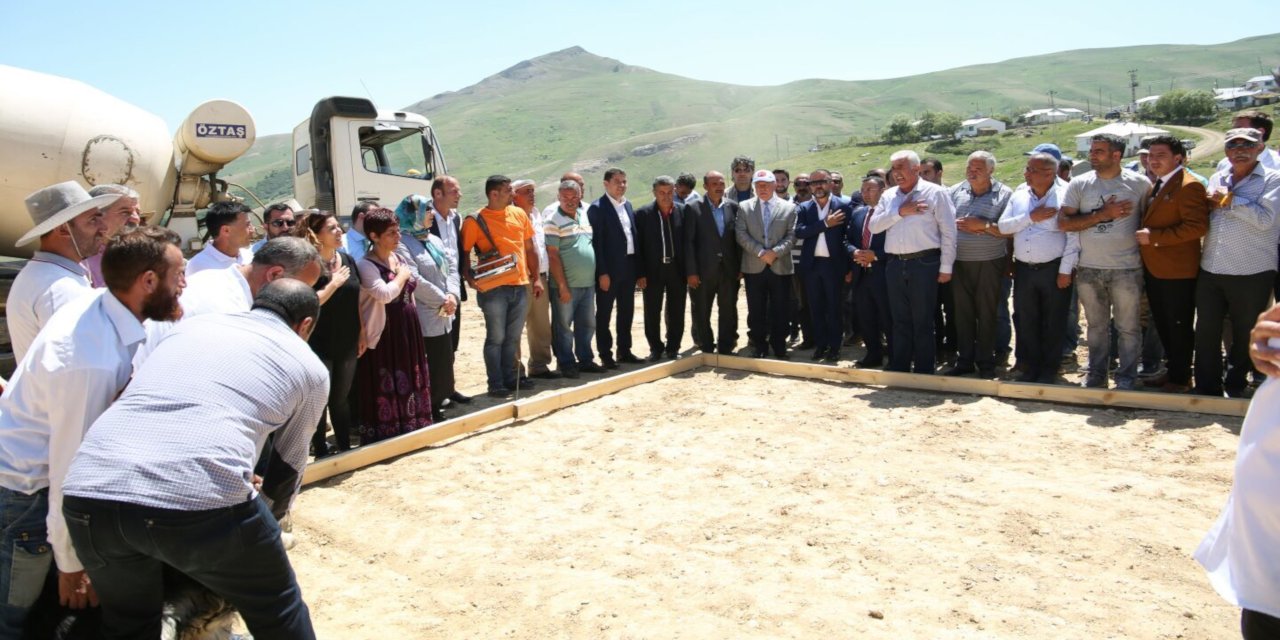 Erdoğan’ın açılışını yapacağı cemevlerinden biri Hınıs'ta inşa ediliyor
