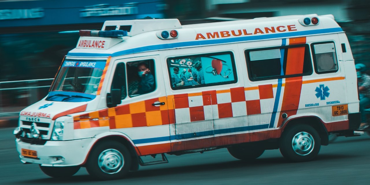 İngiltere'de 90 yaşında bir kadın 40 saat ambulans, 20 saat sedye bekledi