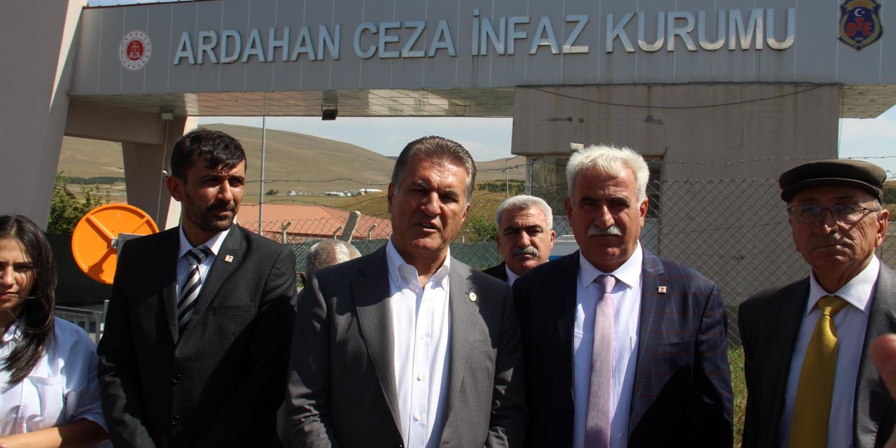 Sarıgül'den Ardahan Cezaevi önünde 'af' çağrısı
