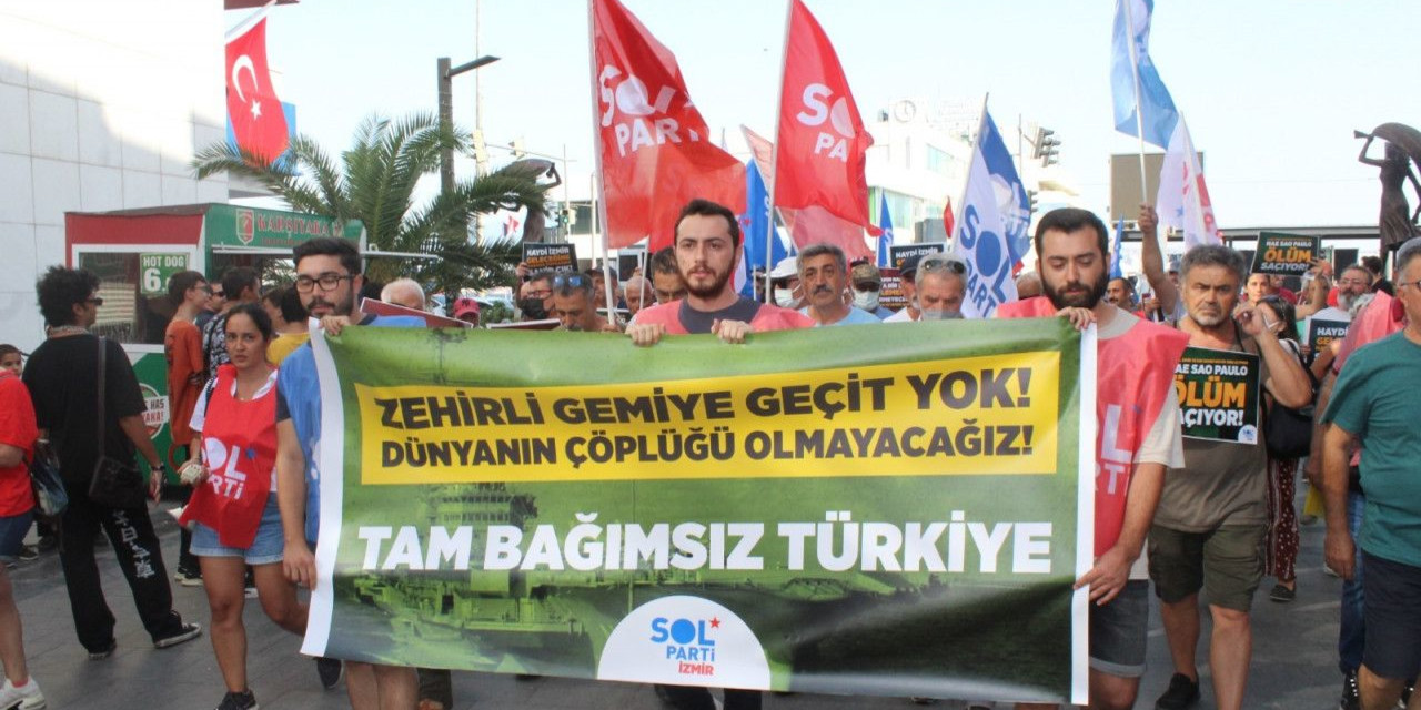 SOL Parti'den İzmir'de asbestli gemi protestosu: Brezilya'da limandan ayrılmasına izin verilmemesine rağmen yola çıkmış