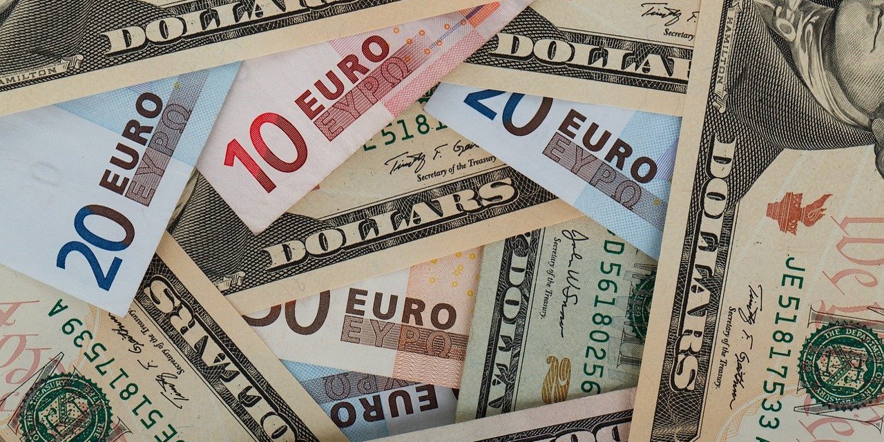 Euro/dolar paritesi 1’in altını gördü