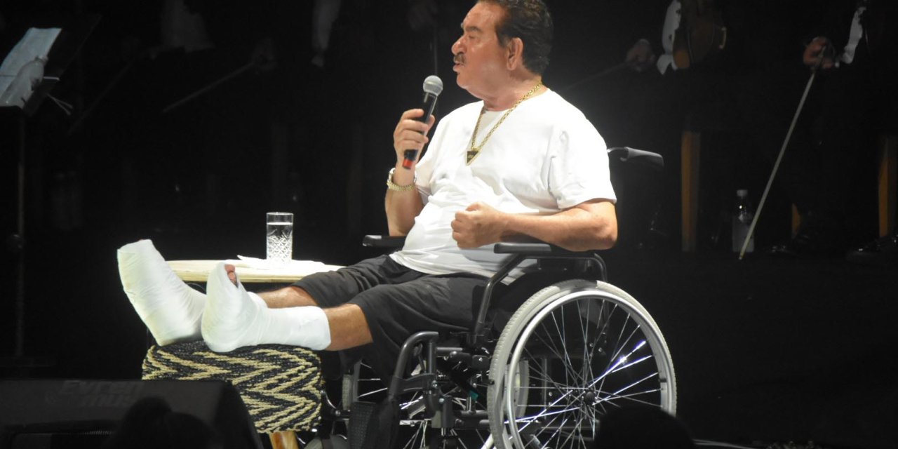Tatlıses taburcu oldu, tekerlekli sandalyede sahneye çıktı