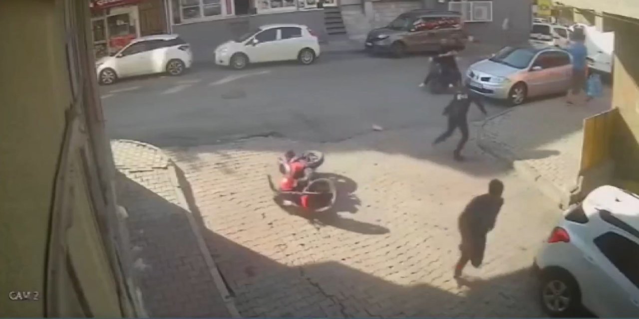 Çaldıkları motosikletle sahibine yakalandılar