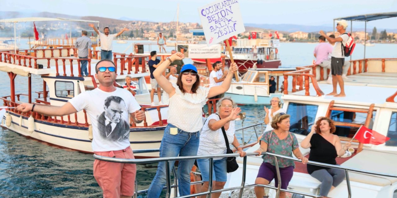 Sığacık'ta protesto: Bu denize bu ihaneti yaptırmayacağız