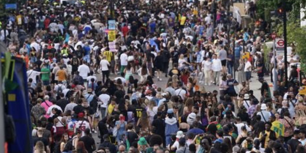 Notting Hill Karnavalı kana bulandı: 21 yaşındaki genç bıçaklanarak öldürüldü