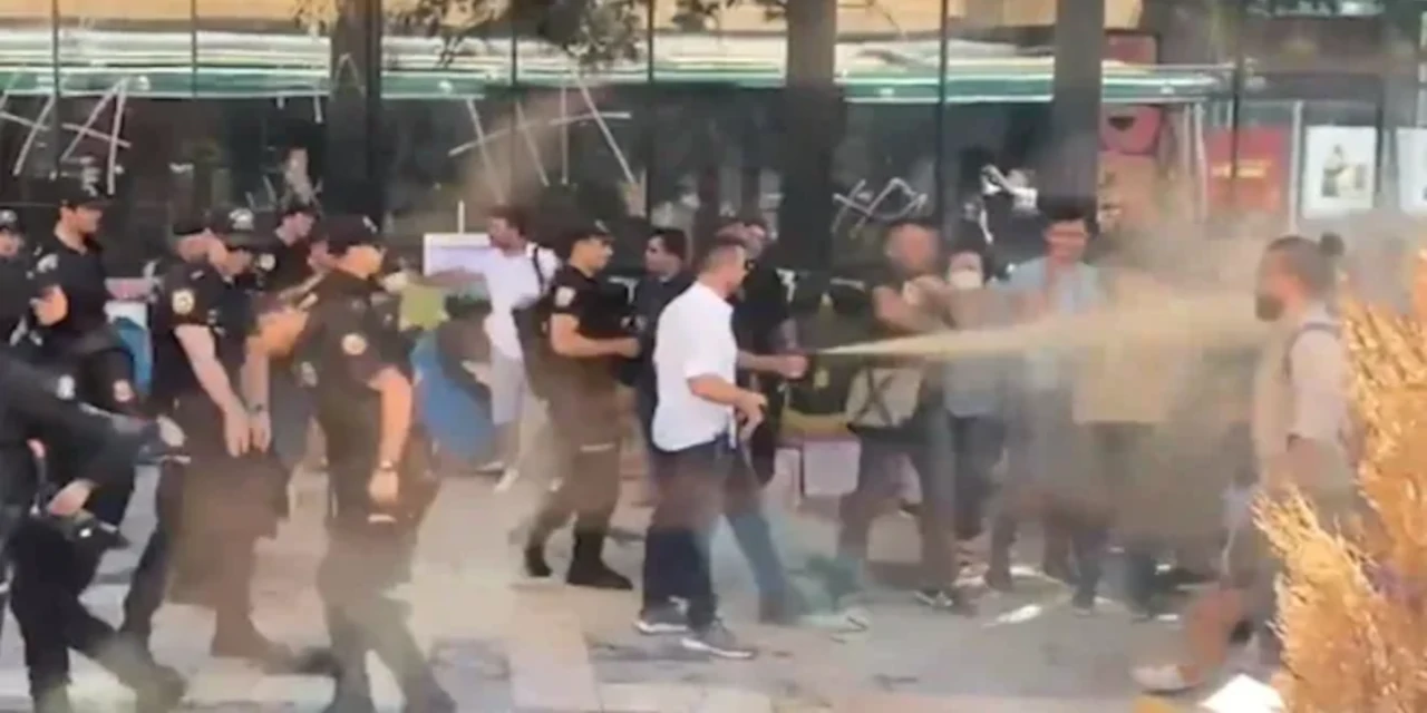 Polisten öğretmenlere biber gazı