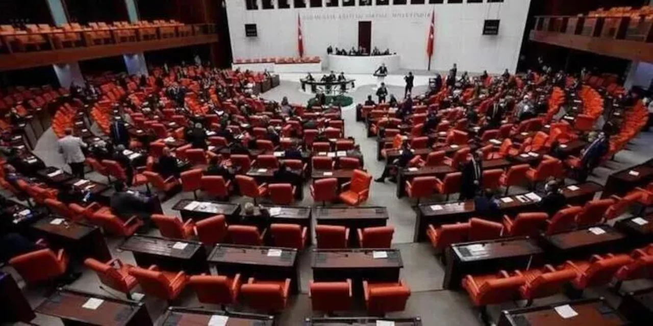AKP'den 'Anayasa değişikliği' turu