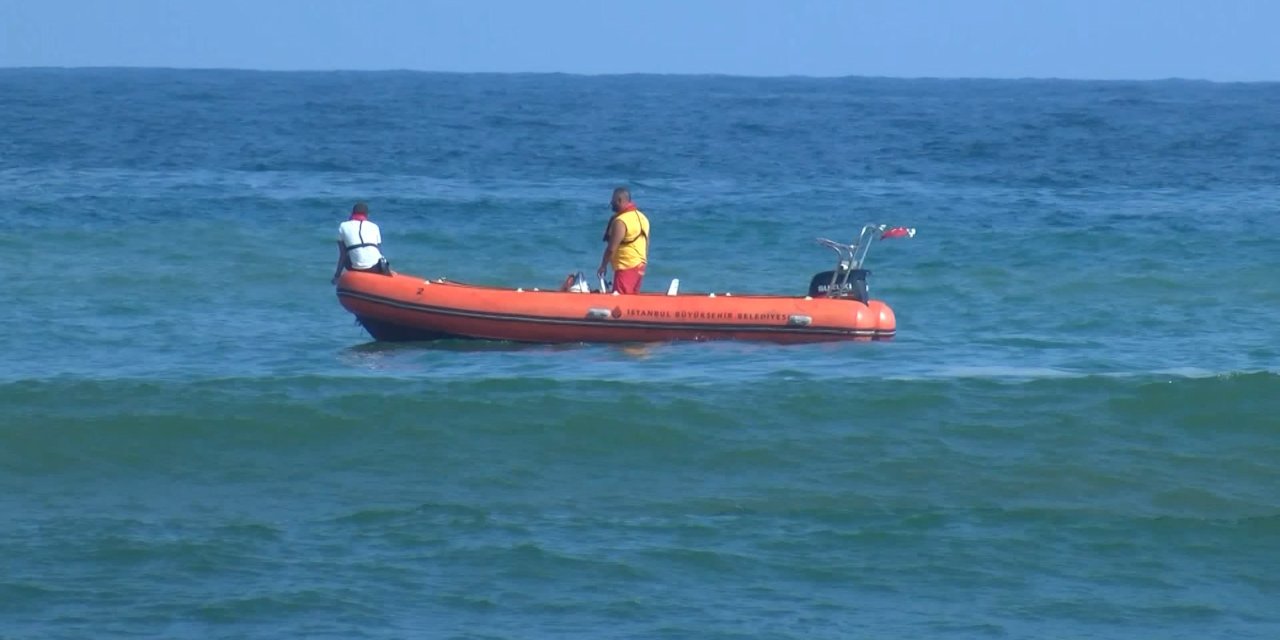 Şile'de denize giren iki arkadaştan biri boğuldu, diğeri aranıyor