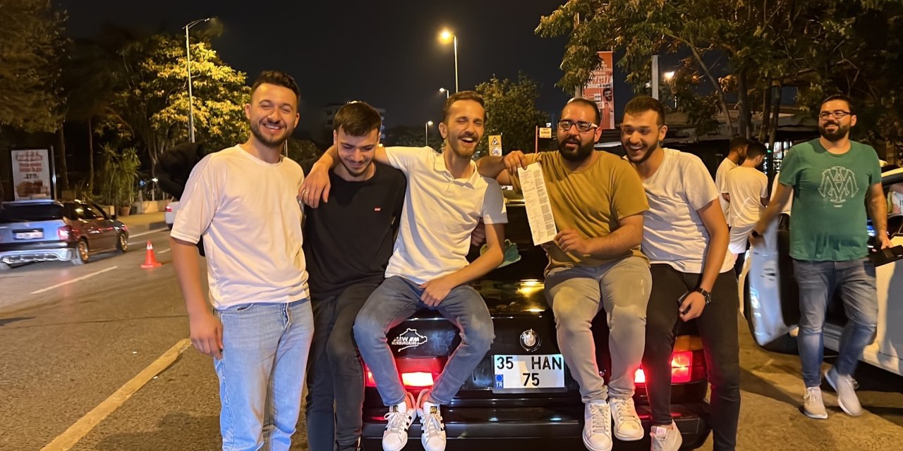 Modifiye araçlara ceza yağdı, sürücüleri poz verdi