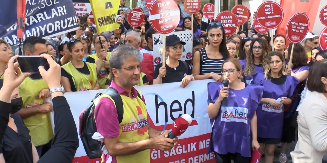Sağlık çalışanlarından İl Sağlık Müdürlüğü önünde protesto