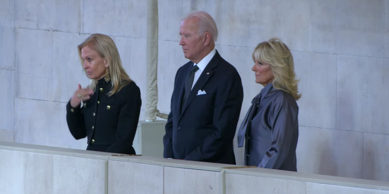Joe Biden ve eşi, Kraliçe Elizabeth'in naaşı başında