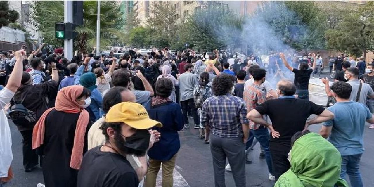 İran'da Mahsa Amini için protestolar sürüyor: 5 gösterici öldürüldü