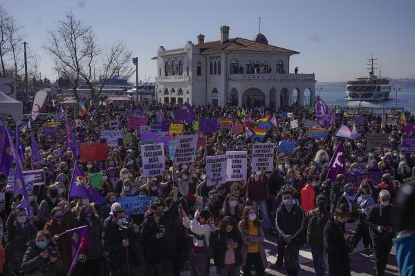Kadınlar İstanbul Sözleşmesi için yine alanlarda