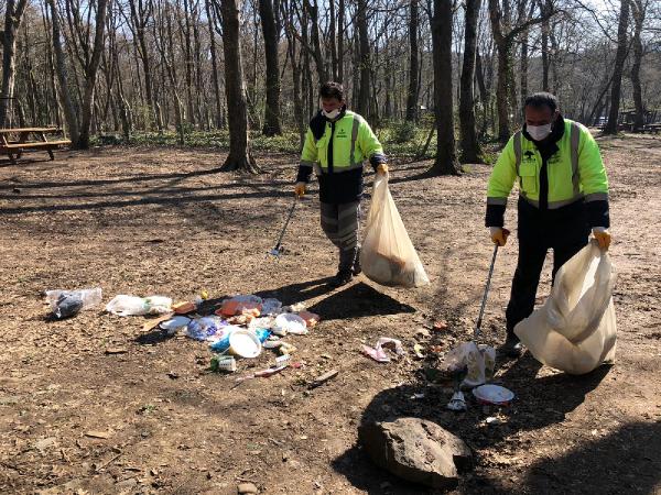 Piknikçiler dün Belgrad ormanına 10 ton çöp bıraktı