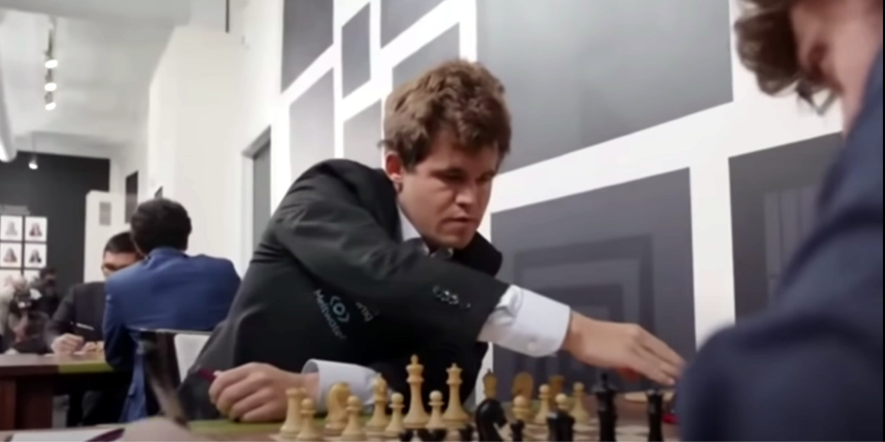 Satranç dünyası Magnus Carlsen'in sadece bir hamle yaparak maçtan çekilmesini konuşuyor: Hile iddiası gündemde