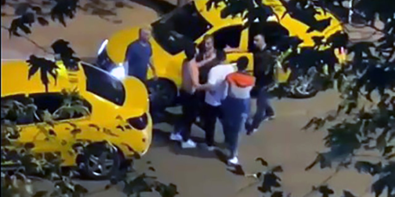 İki taksici,  tartıştıkları scooter sürücüsünü sopayla dövdü