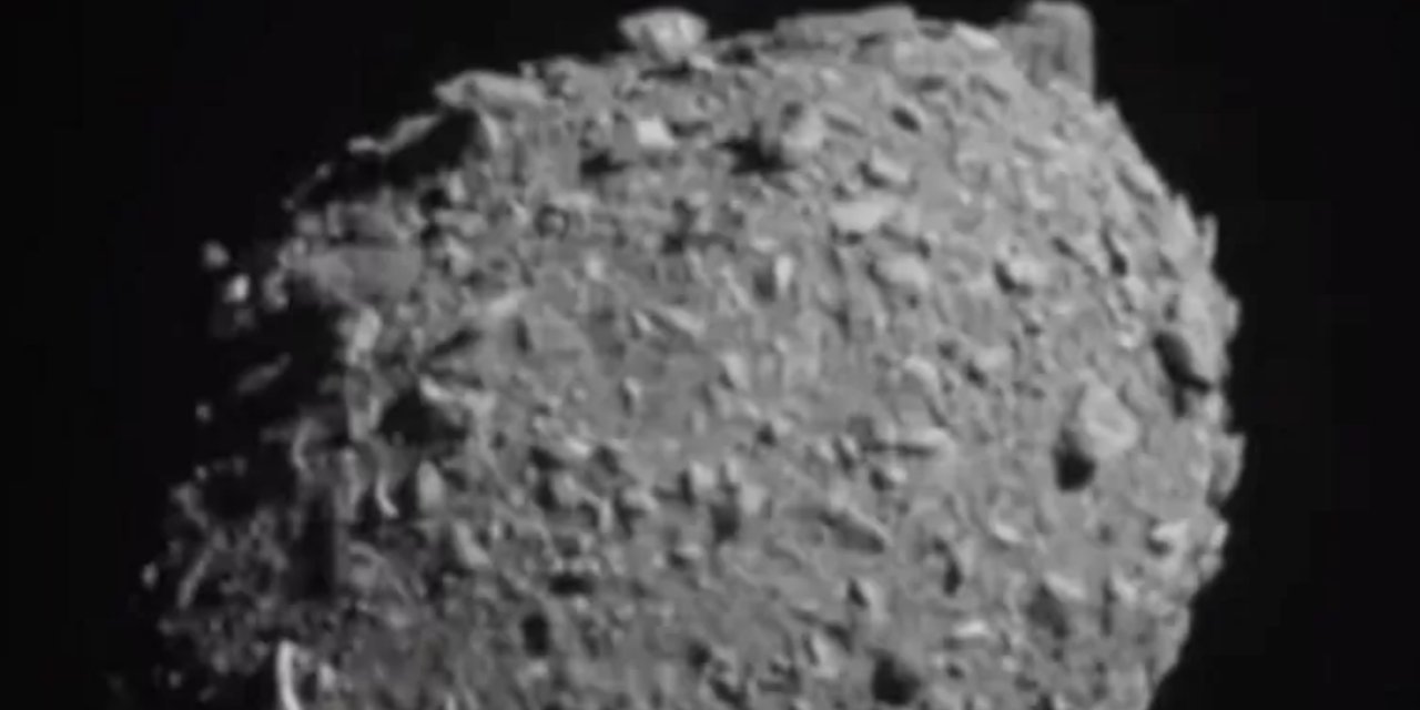 NASA'nın uzay aracı 11 milyon kilometre uzaklıktaki asteroide tam isabetle çarptı