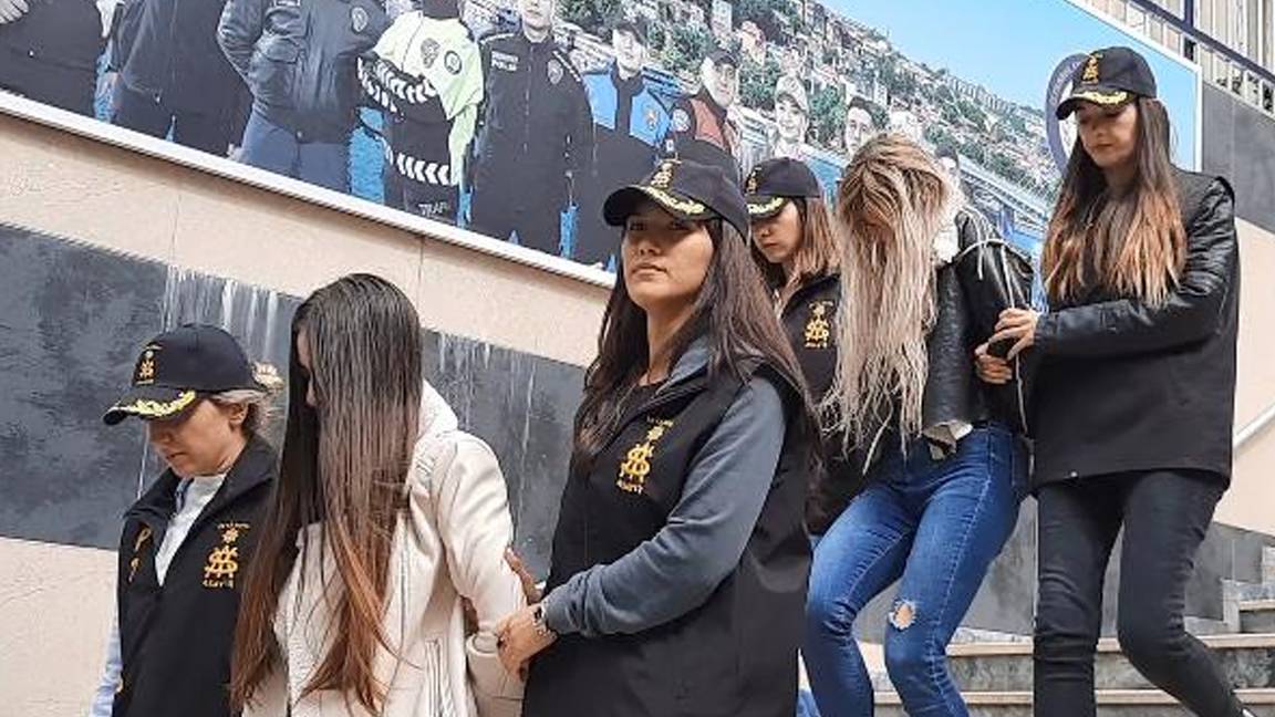 Tekneden rastgele ateş açan iki kadın gözaltına alındı