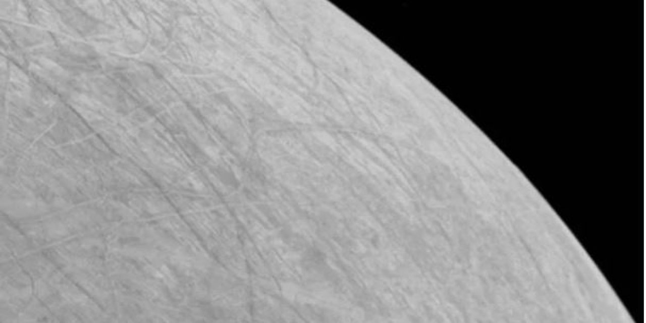 NASA, Europa'nın en yakın geçişini görüntüledi