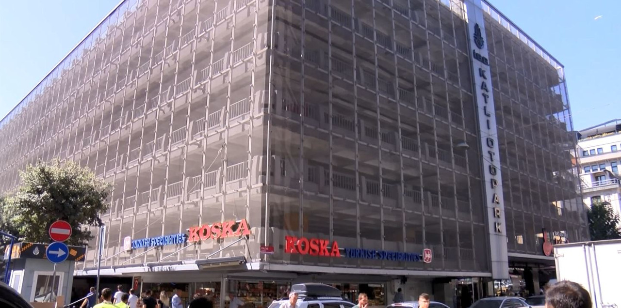 Karaköy'de simge olan işletmeler son kez kepenk açtı