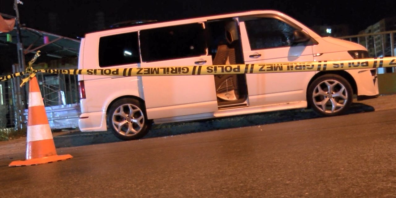 Beylikdüzü'nde otoparka silahlı saldırı; eşyasını unutan işçi yaralandı