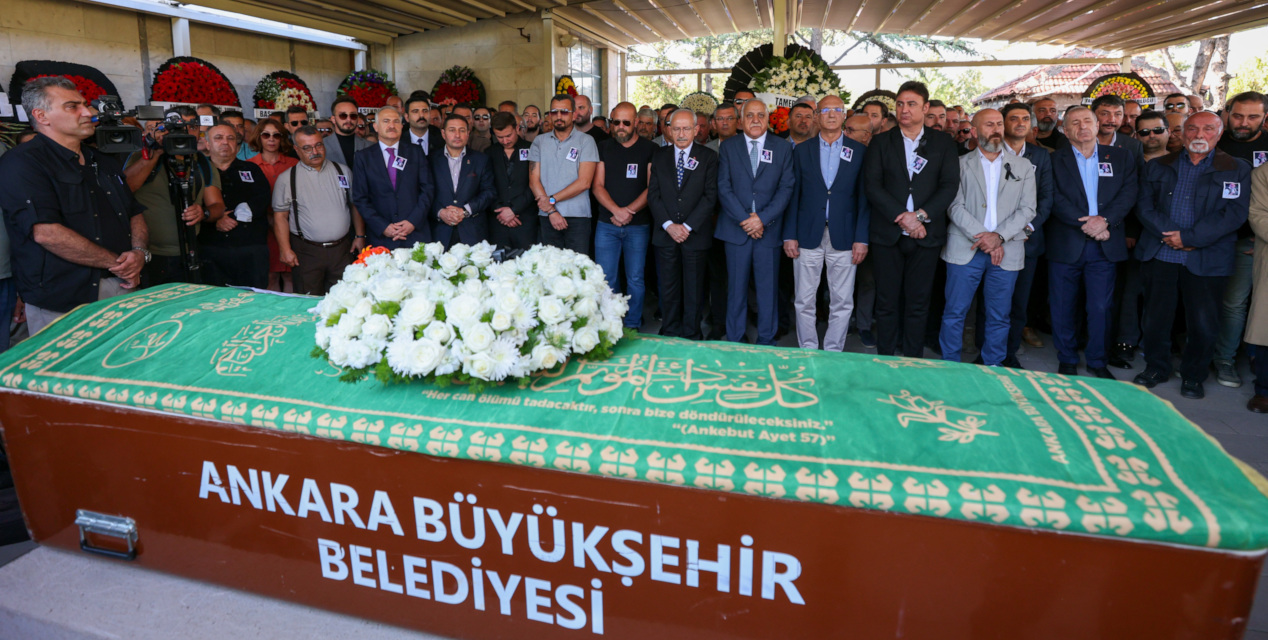 Öldürülen müzisyen Onur Şener son yolculuğuna uğurlandı