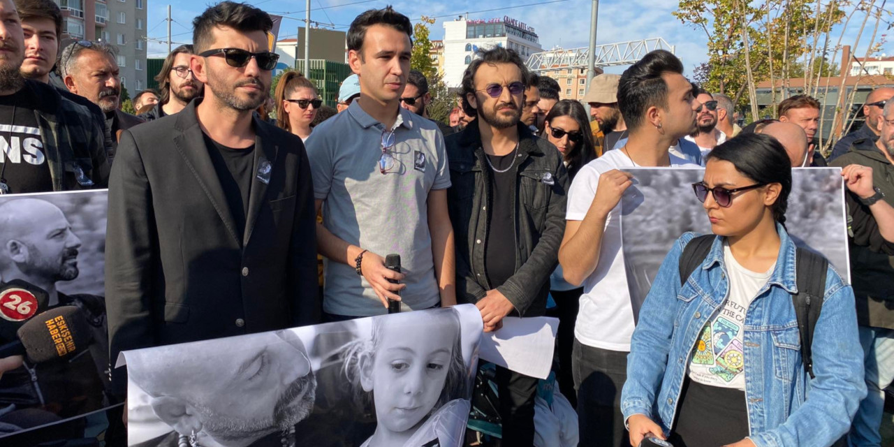 Eskişehir'de müzisyenlerden Onur Şener cinayeti protestosu: 'Bir şarkı isteği yüzünden bir cana nasıl kıyılır!'