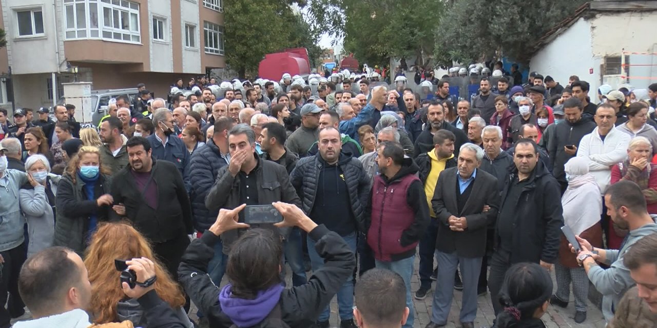 Tozkoparan'da gergin yıkım