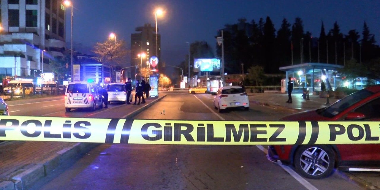 İstanbul'un göbeğinde metro durağında bekleyen kişiye silahlı saldırı