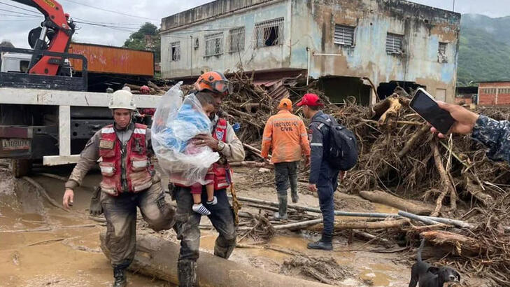 Venezuela'nın başkenti Caracas'ta heyelan: Ölü sayısı 25'e yükseldi