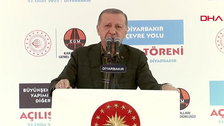 Erdoğan, Diyarbakır'da istediği tepkiyi alamayınca kızdı: 'Pek memnun değiller galiba'