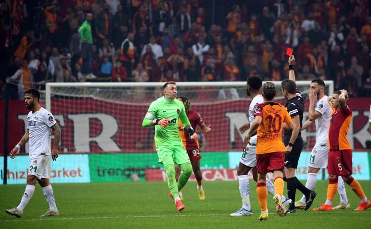 Galatasaray önde olduğu maçta beraberliğe razı oldu