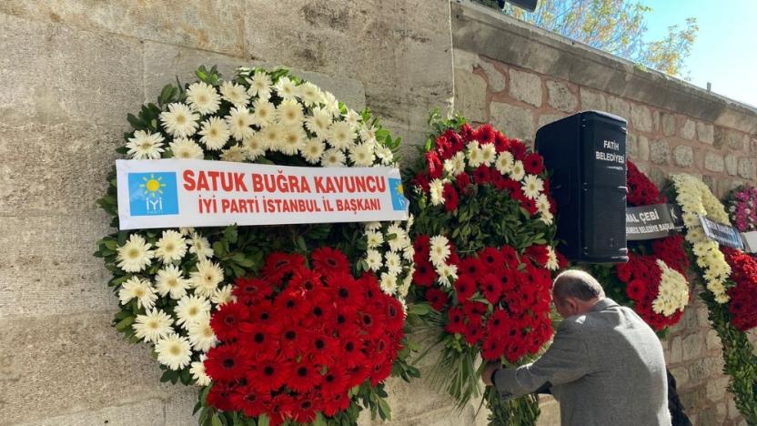 Polis cenazesinde Kaftancıoğlu gerilimi: Çelenkten adını söktüler