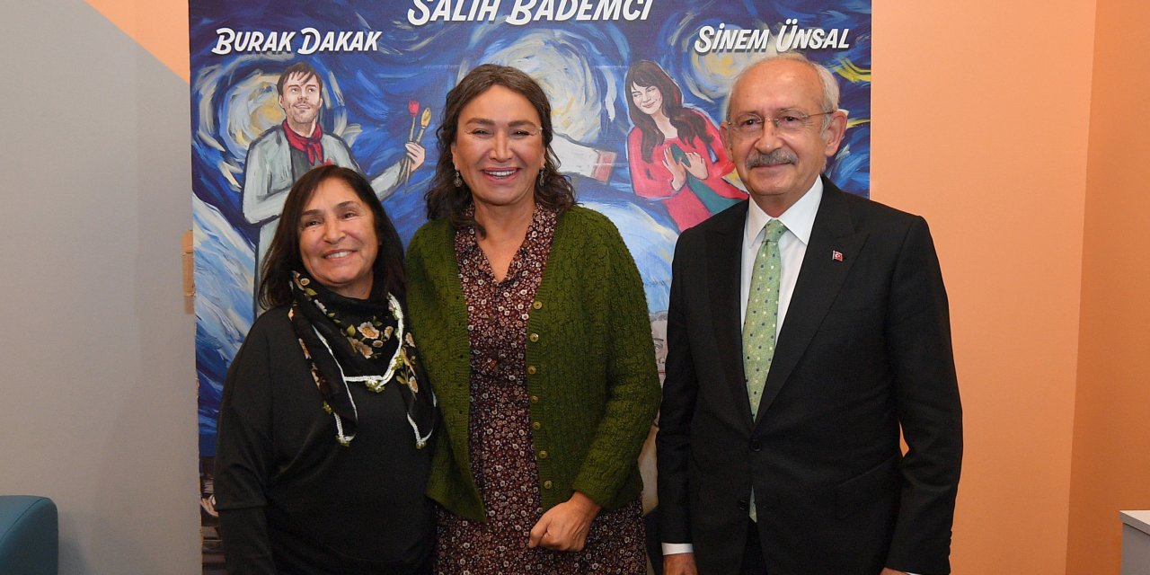 Kılıçdaroğlu eşiyle Yılmaz Erdoğan'ın Aydınlıkevler oyununu izledi