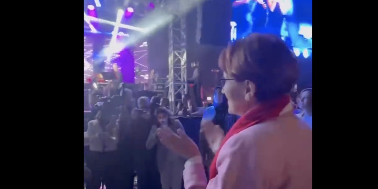 Meral Akşener, Melek Mosso'nun konserini dinledi, Yıllar Affetmez'i söyledi
