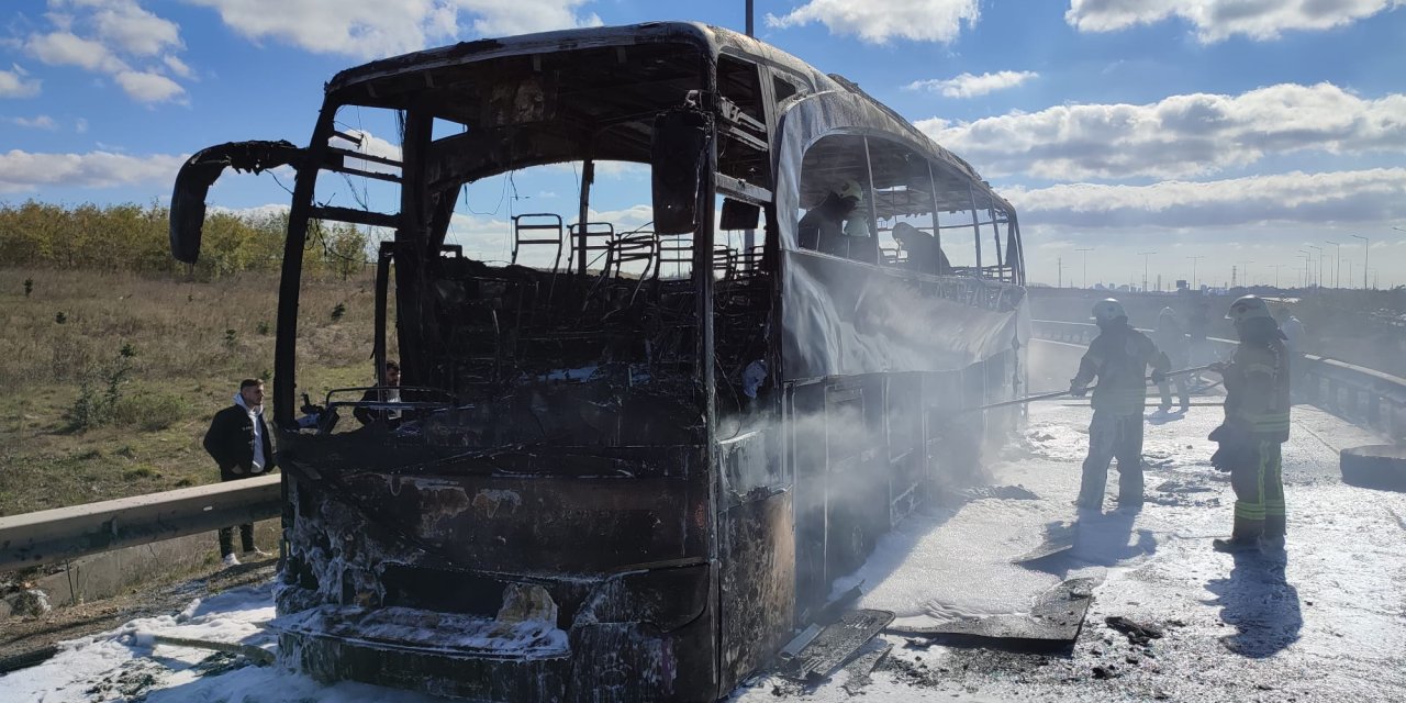 Yolcu otobüsü alev aldı, yangın tüpü olmadığı için tamamen yandı
