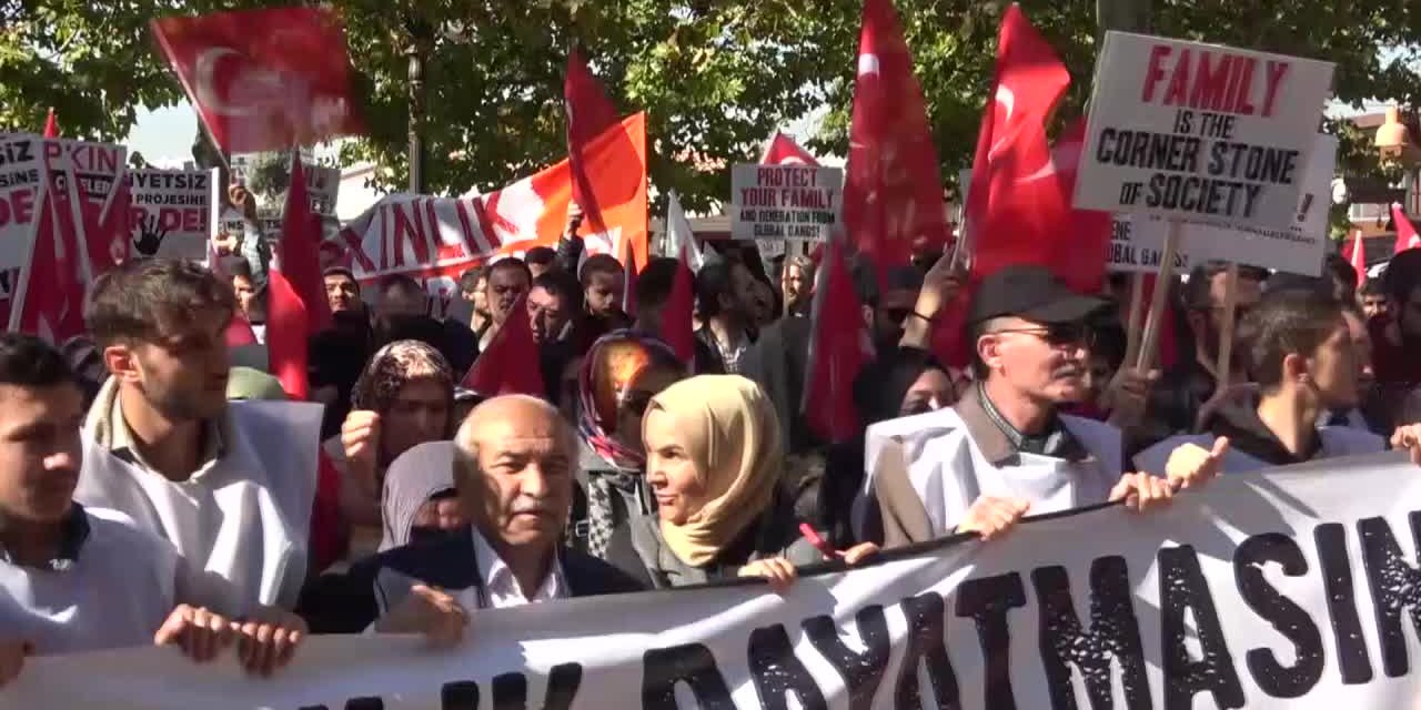 Ankara'da LGBTİ+ karşıtı 'aile yürüyüşü': İstanbul Sözleşmesi de hedef alındı