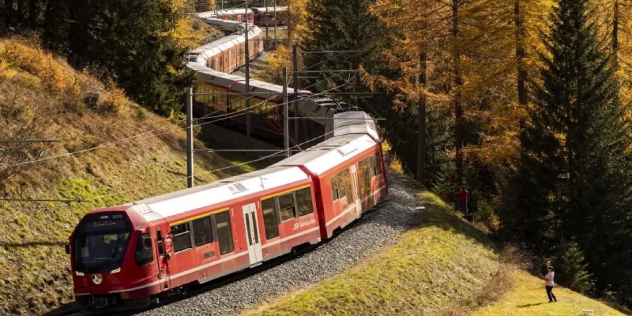 Dünyanın en uzun yolcu treni: Bin 900 metre, 100 vagon