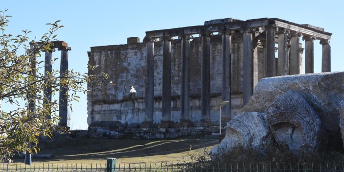 Aizanoi Antik Kenti'nde iki önemli keşif daha! Aralarında aşk ve güzellik tanrıçası Afrodit heykeline ait parçalar da var