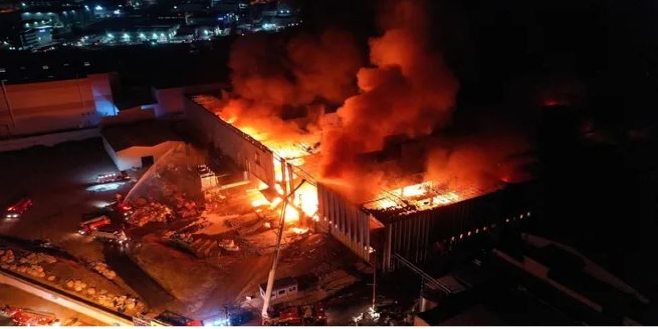 Bursa'da tekstil fabrikasında yangın nedeniyle öğrenci yurdu boşaltıldı