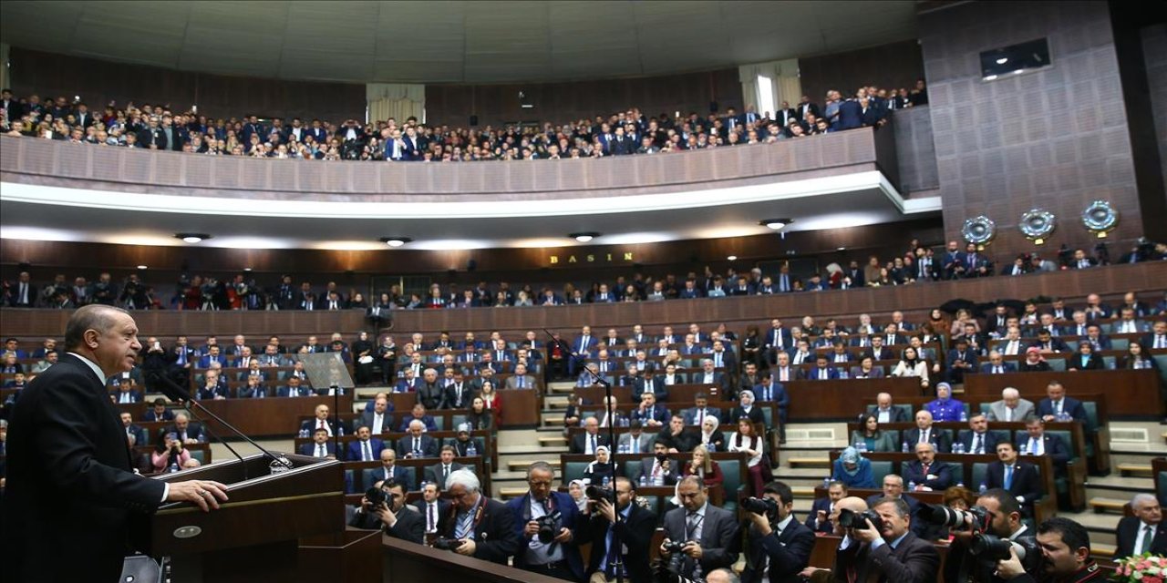 AKP Grubunda Kılıçdaroğlu’na ‘çocuk şarkılı’ tezahürat