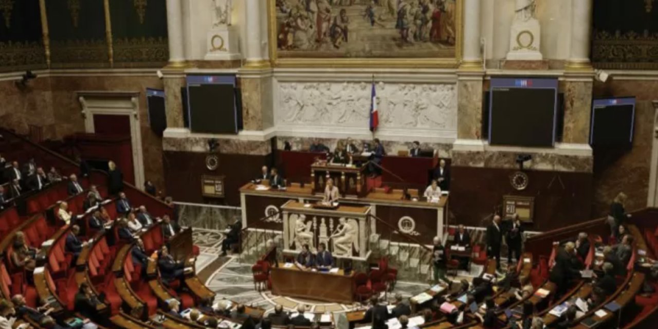 Fransa Parlamentosu'nda ırkçı sözler vekilleri ayağa kaldırdı