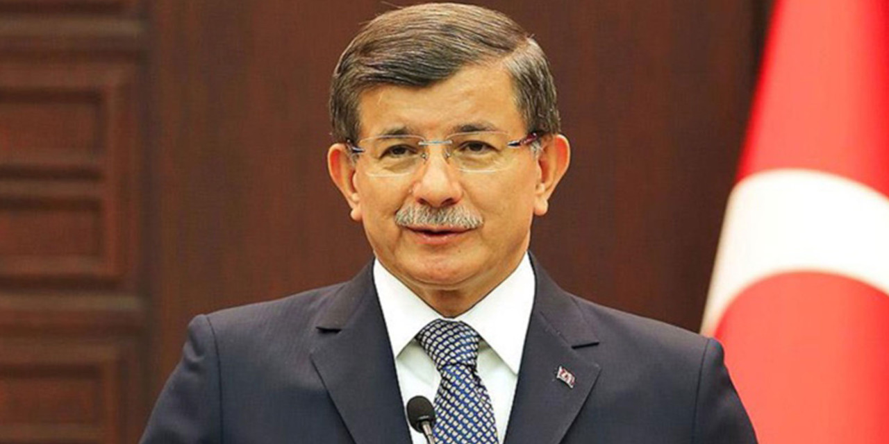 Davutoğlu canlı yayına katılacaktı: Kanalın yayını kesildi