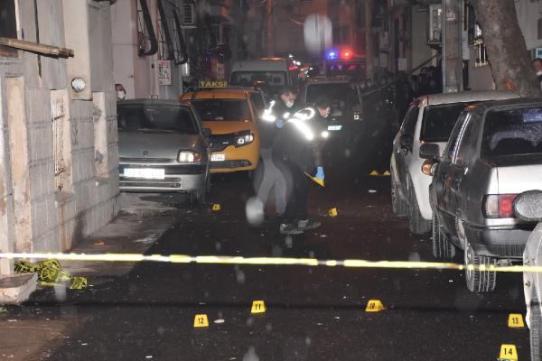 İzmir'de barışmak için buluşan iki aile silahla çatıştı, altı kişi yaralı